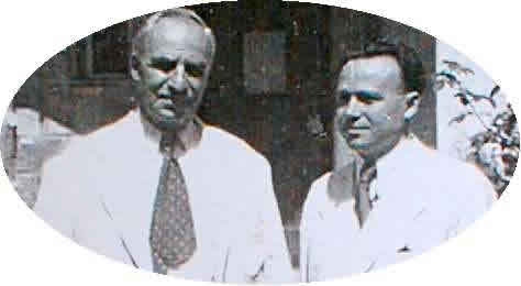 Елин Пелин и Лъчезар Станчев през 40-те години пред дома на Елин Пелин в кв.Лозенец.